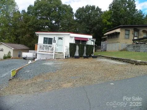 218 Cardinal Drive New London NC 28127