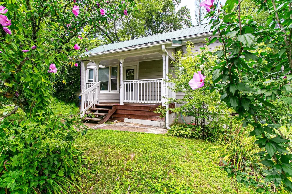 27 Curlee Street Brevard NC 28712