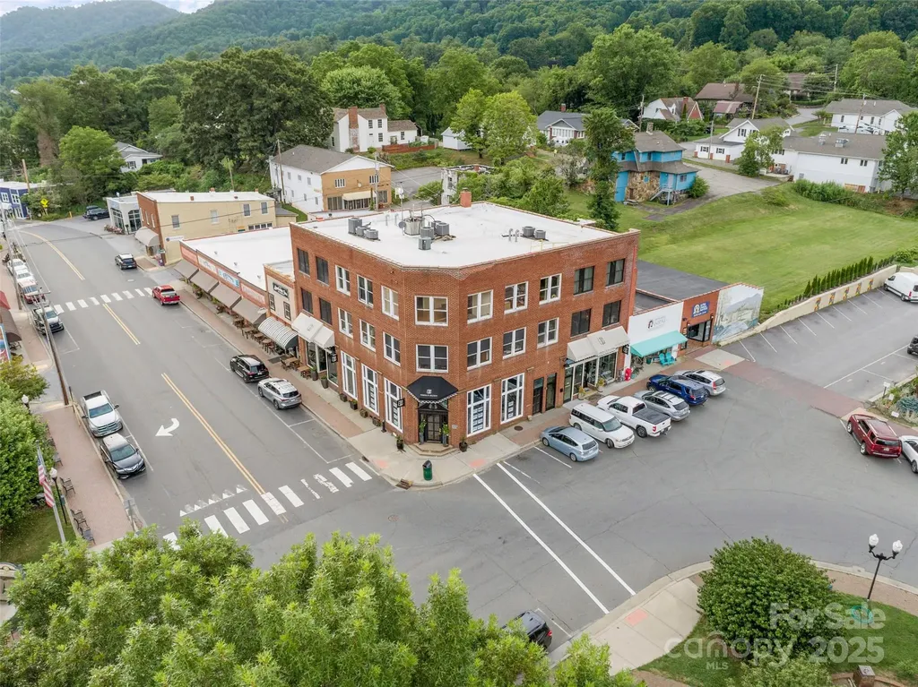 5 Town Square Burnsville NC 28714
