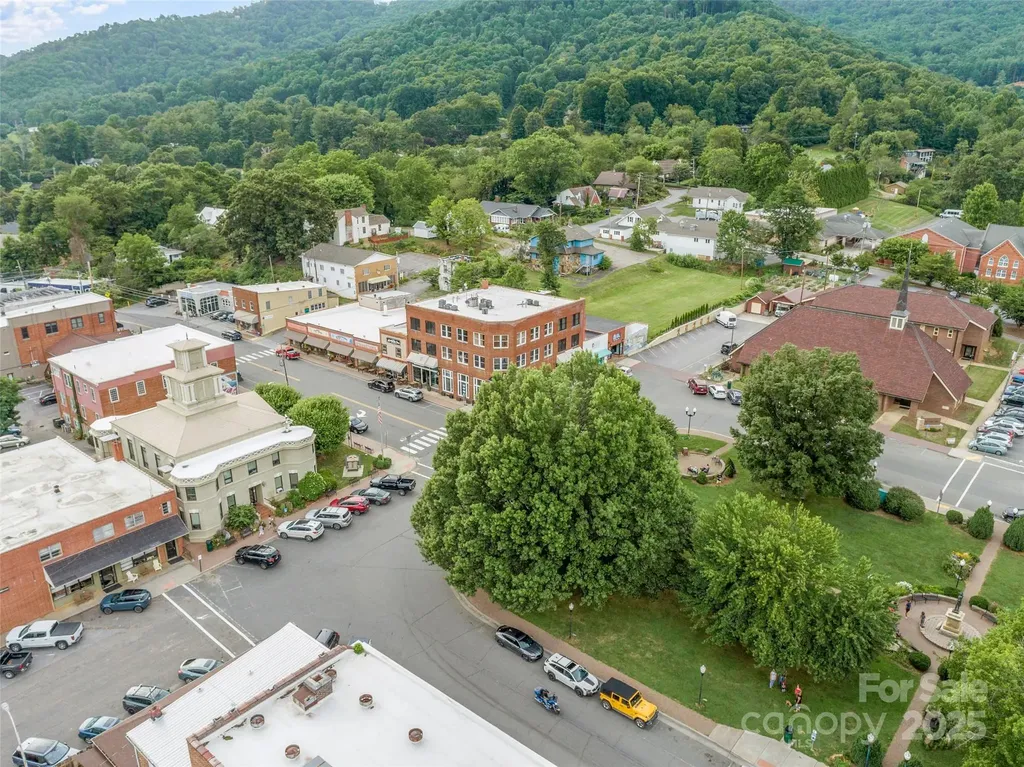5 Town Square Burnsville NC 28714