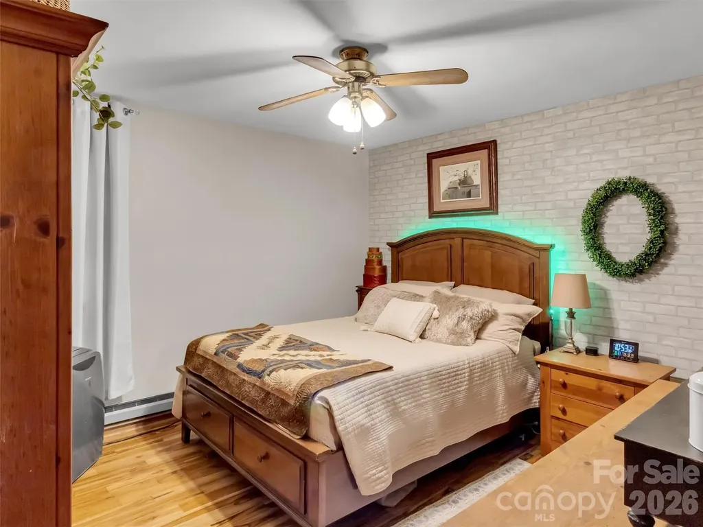 346 Wendy Way Clyde NC 28721