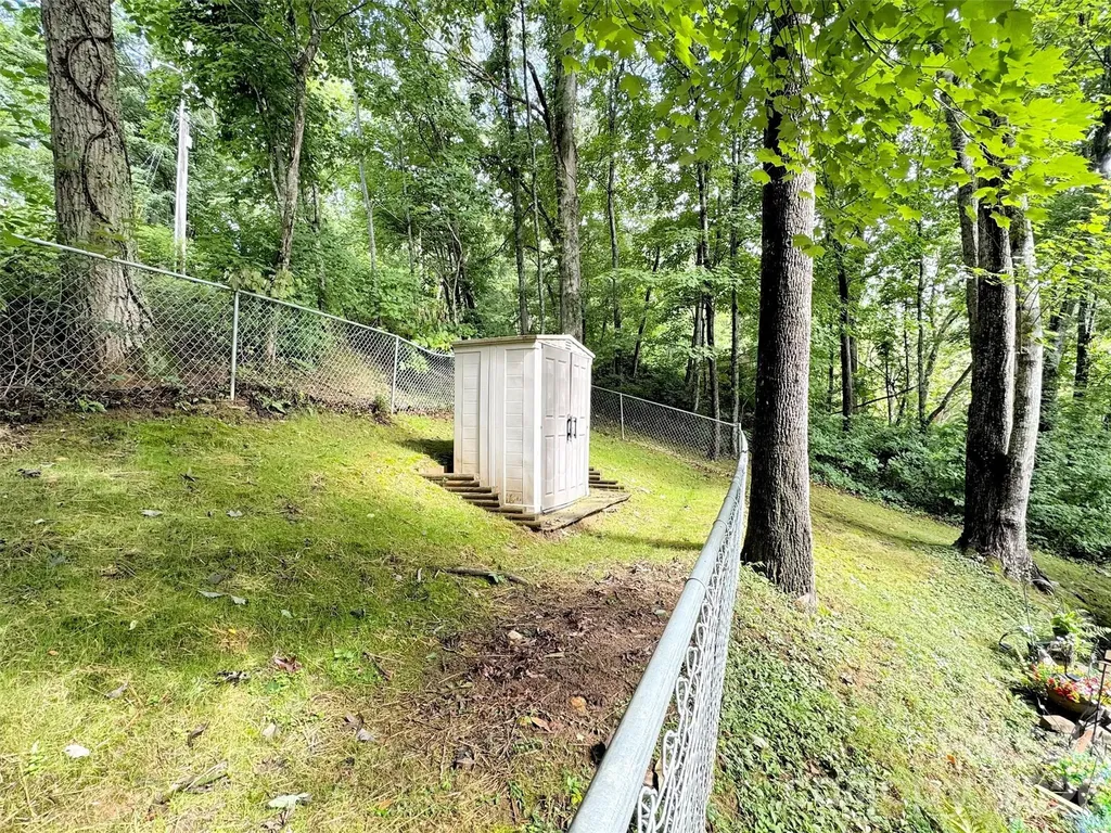 346 Wendy Way Clyde NC 28721