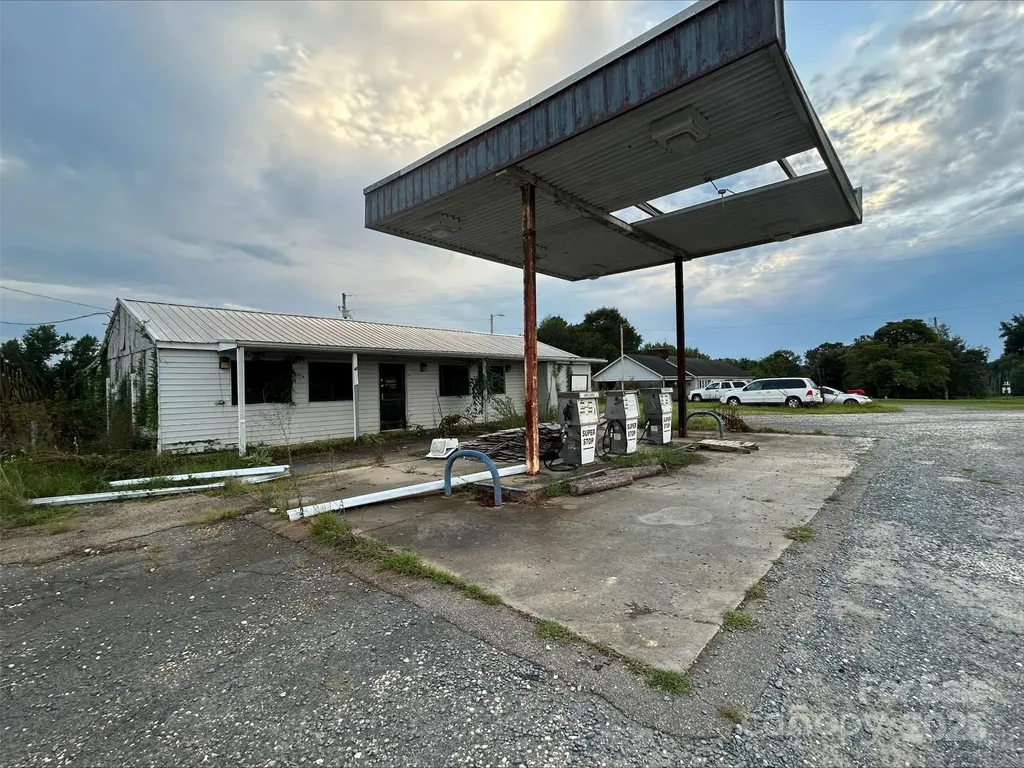 2085 W Hwy 73 Highway Mount Gilead NC 27306