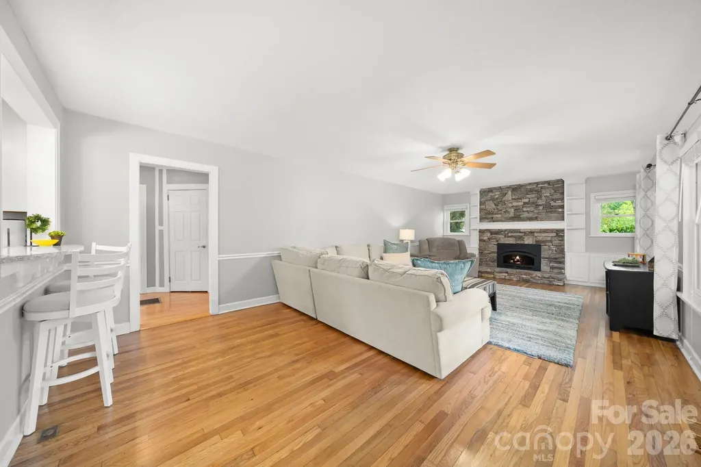 429 Brooklyn Avenue Hendersonville NC 28792