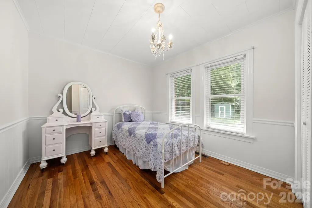429 Brooklyn Avenue Hendersonville NC 28792