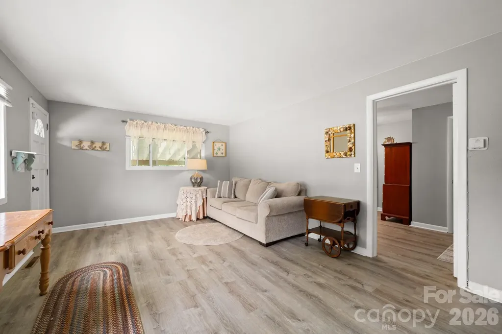 429 Brooklyn Avenue Hendersonville NC 28792