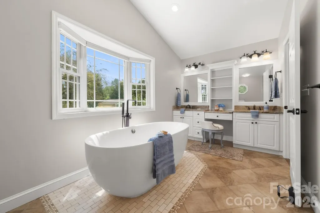 429 Brooklyn Avenue Hendersonville NC 28792