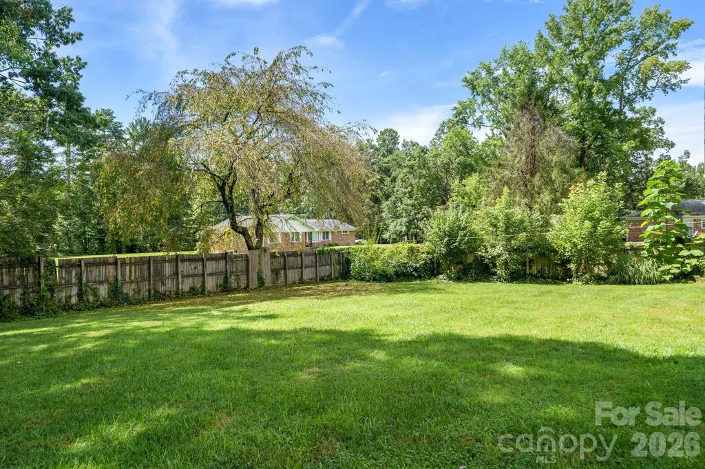 429 Brooklyn Avenue Hendersonville NC 28792