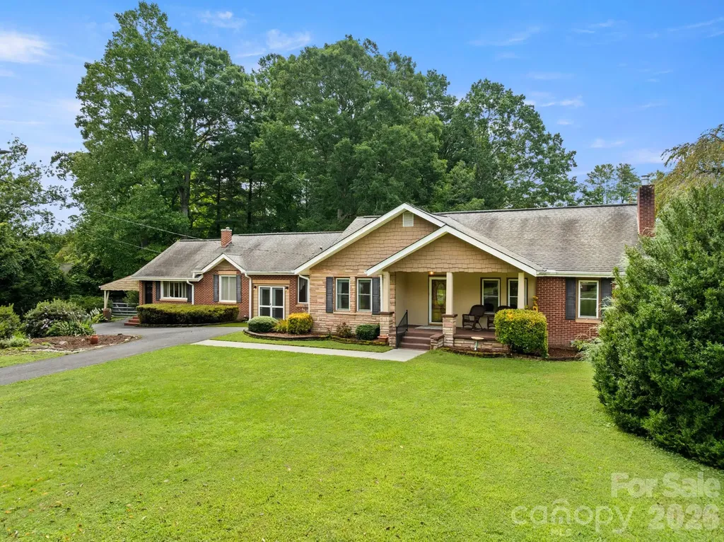 429 Brooklyn Avenue Hendersonville NC 28792