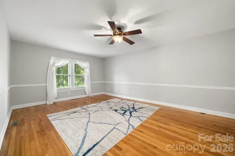 429 Brooklyn Avenue Hendersonville NC 28792