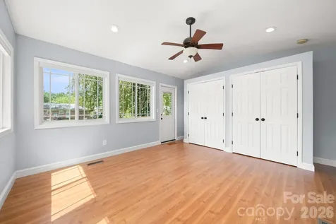 429 Brooklyn Avenue Hendersonville NC 28792