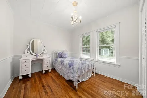 429 Brooklyn Avenue Hendersonville NC 28792