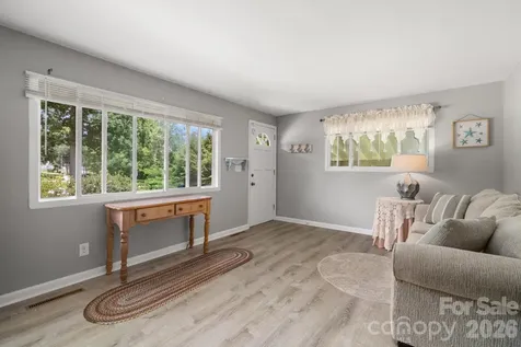 429 Brooklyn Avenue Hendersonville NC 28792