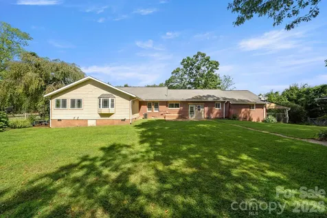 429 Brooklyn Avenue Hendersonville NC 28792