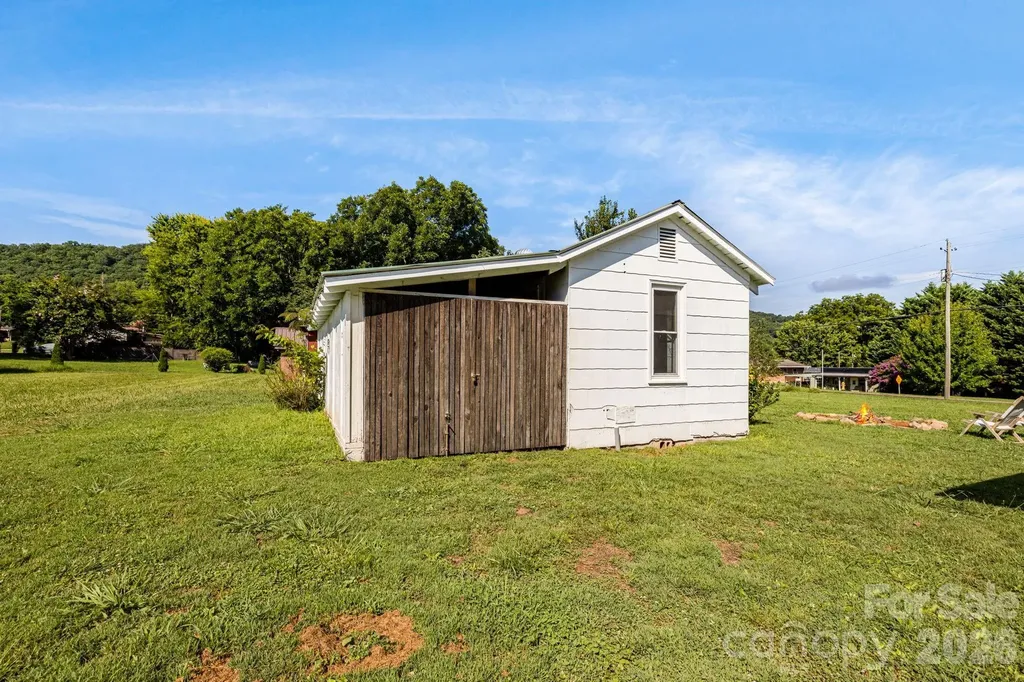 227 Lawson Street Hot Springs NC 28743