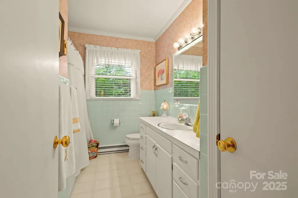1074 Nikanor Road West Jefferson NC 28694