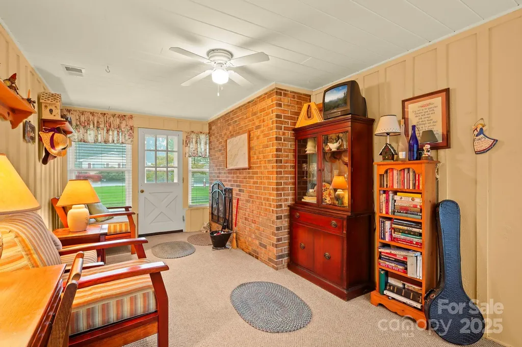 1074 Nikanor Road West Jefferson NC 28694