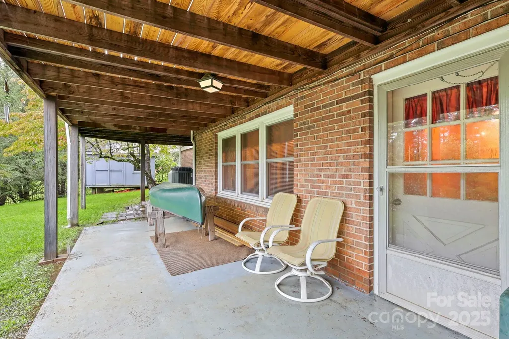 1074 Nikanor Road West Jefferson NC 28694