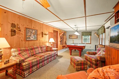 1074 Nikanor Road West Jefferson NC 28694