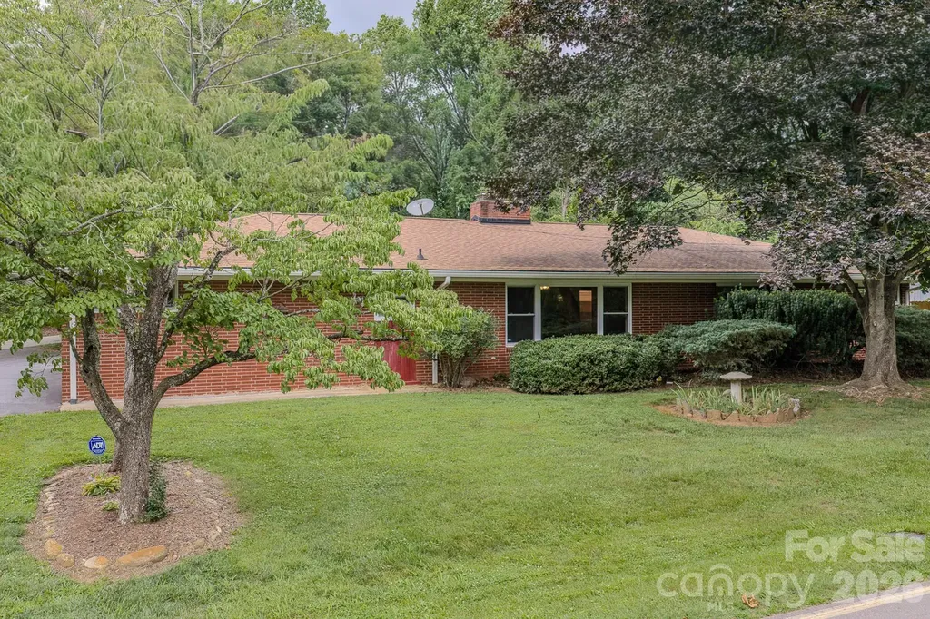 105 Alexander Avenue Swannanoa NC 28778