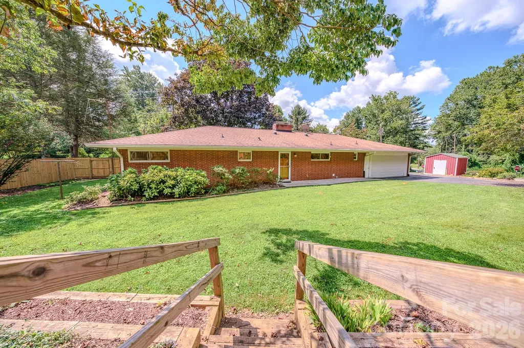105 Alexander Avenue Swannanoa NC 28778