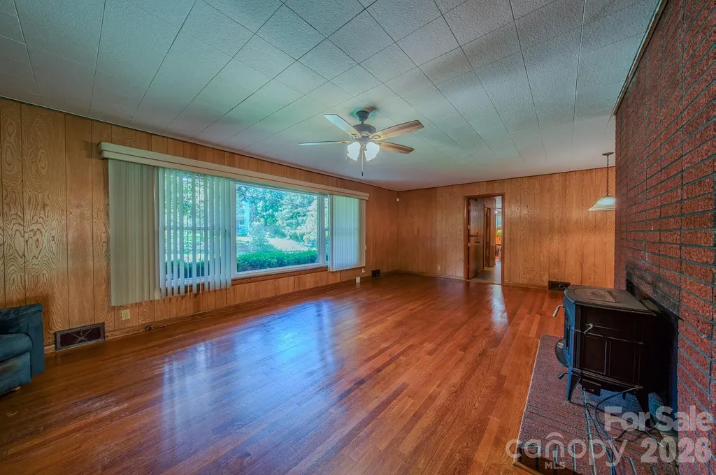 105 Alexander Avenue Swannanoa NC 28778