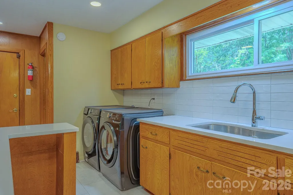 105 Alexander Avenue Swannanoa NC 28778