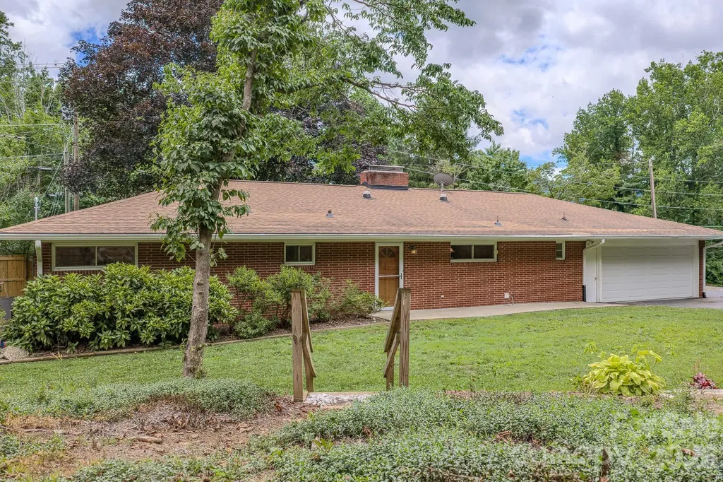 105 Alexander Avenue Swannanoa NC 28778