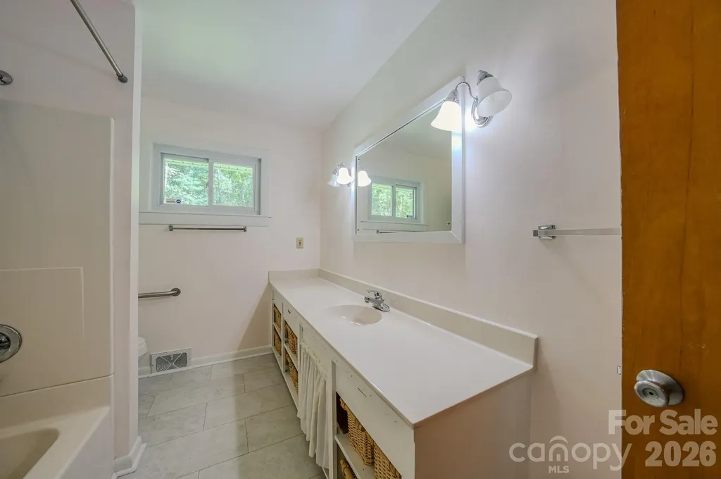 105 Alexander Avenue Swannanoa NC 28778