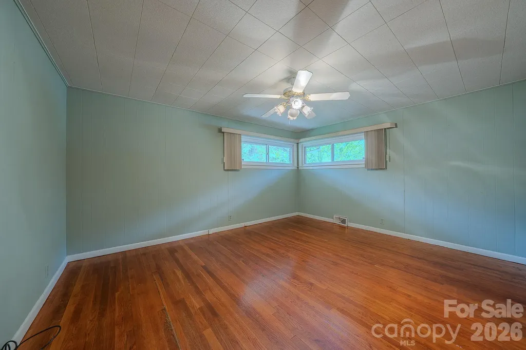 105 Alexander Avenue Swannanoa NC 28778