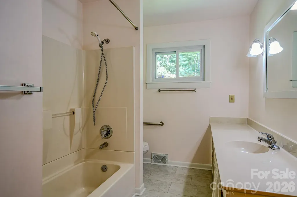 105 Alexander Avenue Swannanoa NC 28778