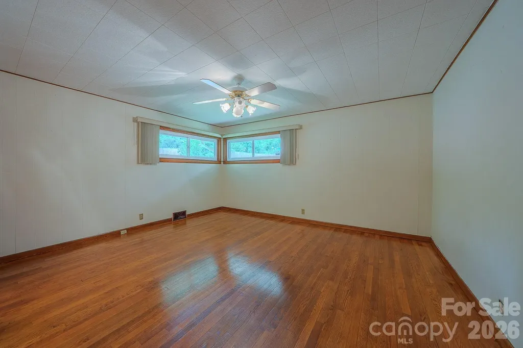 105 Alexander Avenue Swannanoa NC 28778