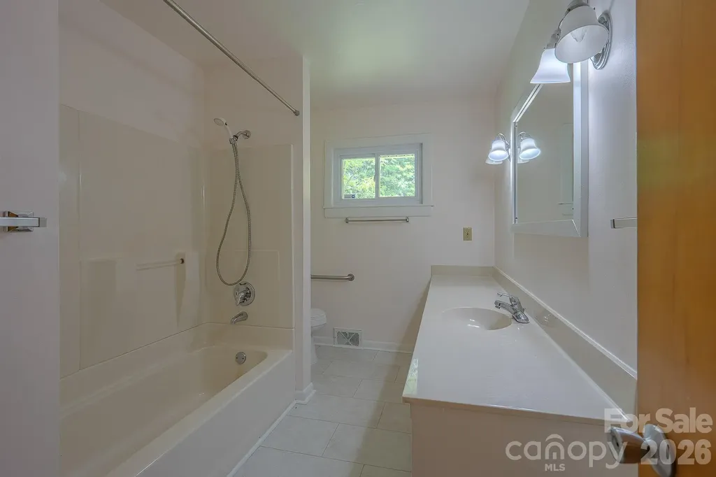 105 Alexander Avenue Swannanoa NC 28778
