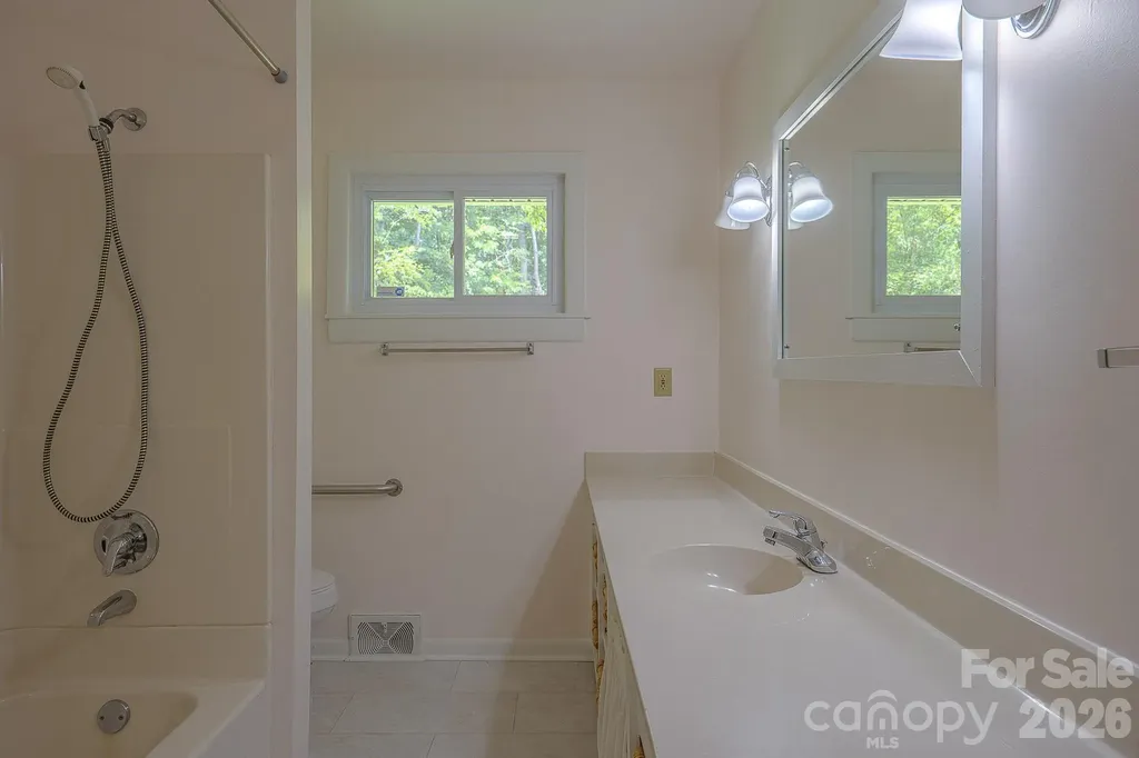 105 Alexander Avenue Swannanoa NC 28778