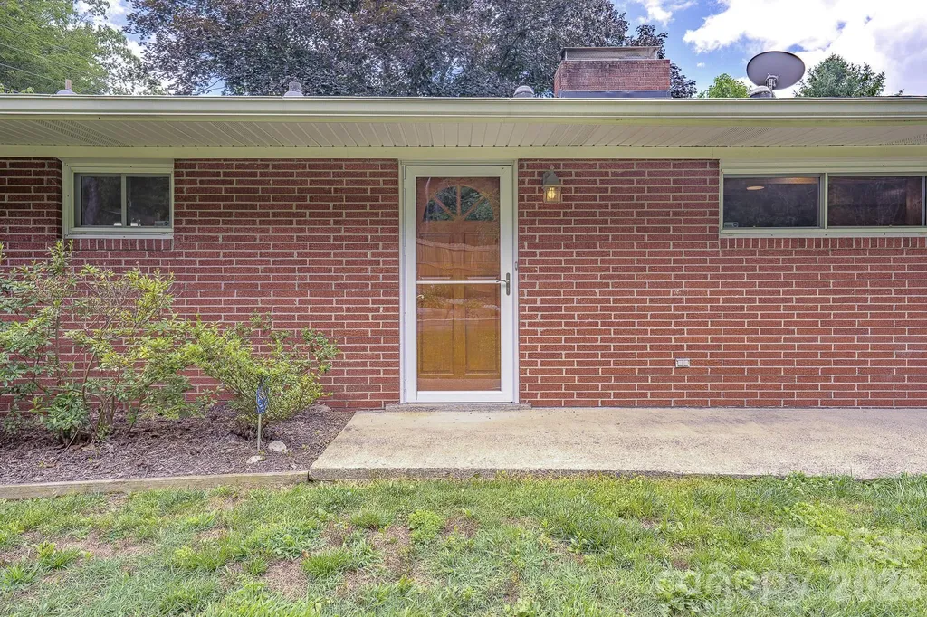 105 Alexander Avenue Swannanoa NC 28778