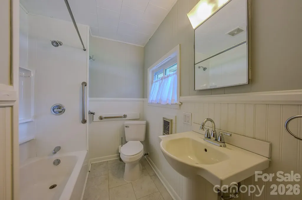 105 Alexander Avenue Swannanoa NC 28778