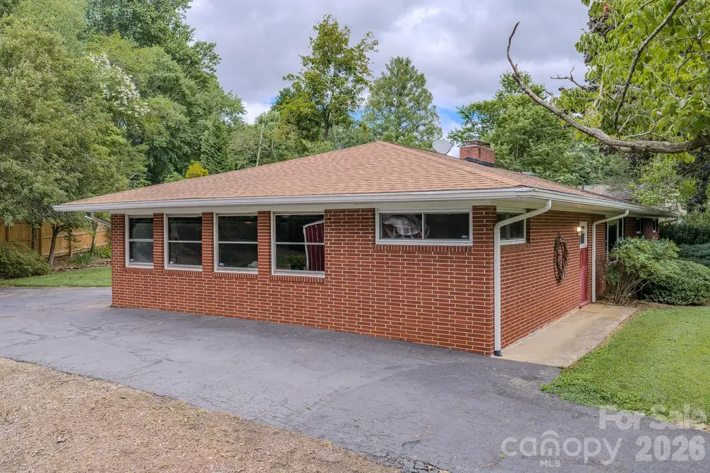 105 Alexander Avenue Swannanoa NC 28778