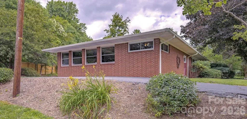 105 Alexander Avenue Swannanoa NC 28778