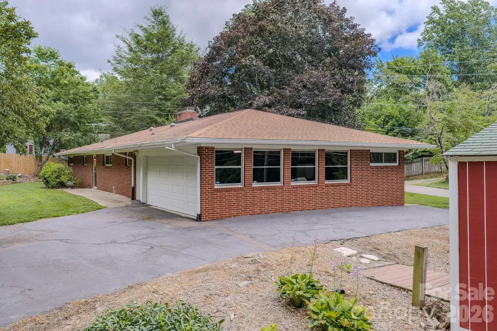 105 Alexander Avenue Swannanoa NC 28778