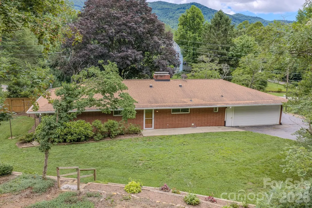 105 Alexander Avenue Swannanoa NC 28778