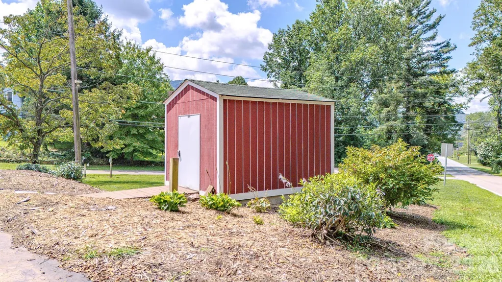 105 Alexander Avenue Swannanoa NC 28778