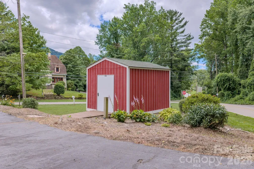 105 Alexander Avenue Swannanoa NC 28778