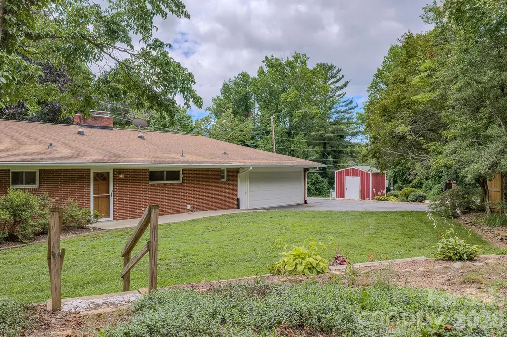 105 Alexander Avenue Swannanoa NC 28778