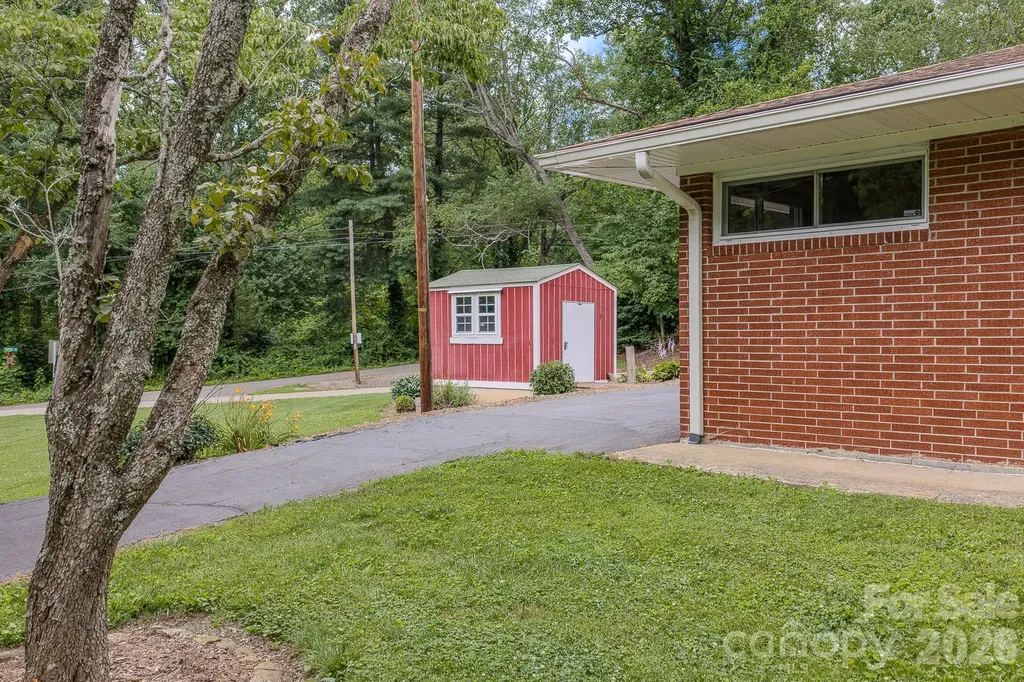 105 Alexander Avenue Swannanoa NC 28778