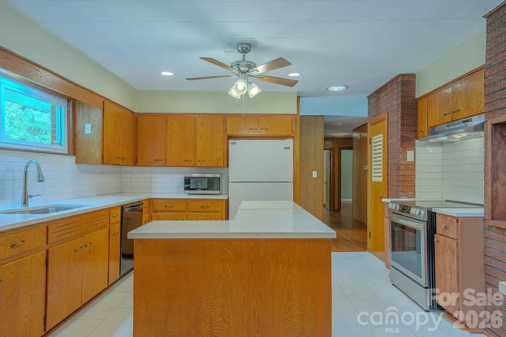 105 Alexander Avenue Swannanoa NC 28778