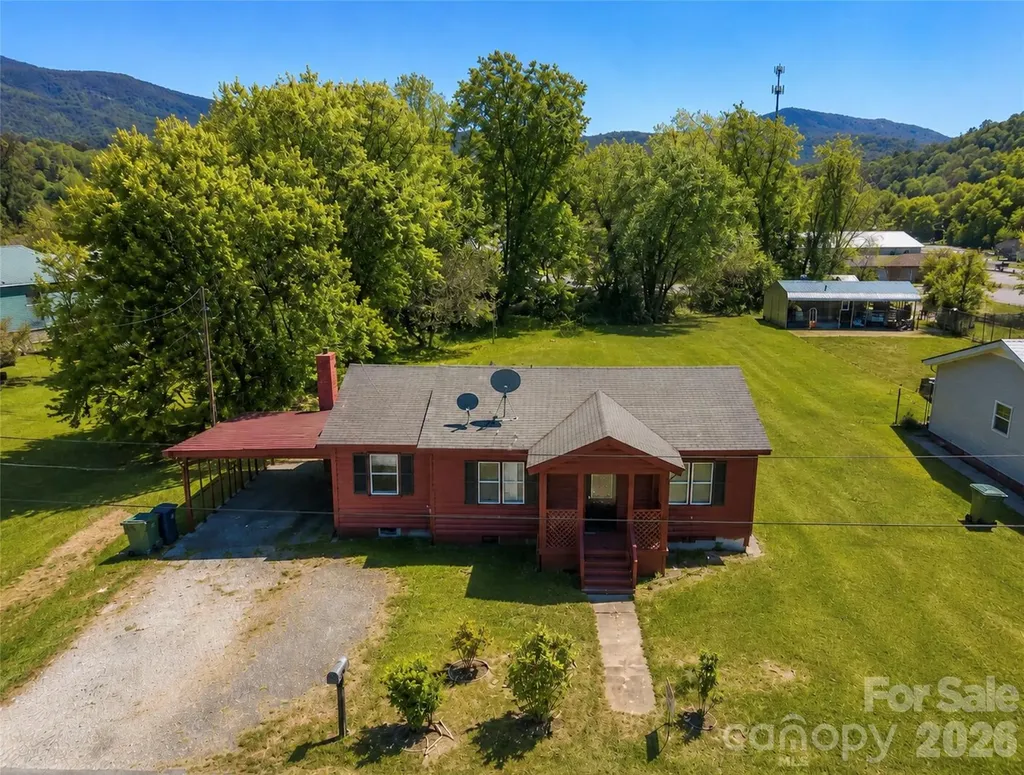 51 Robinson Street Waynesville NC 28786