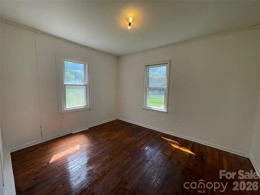 51 Robinson Street Waynesville NC 28786