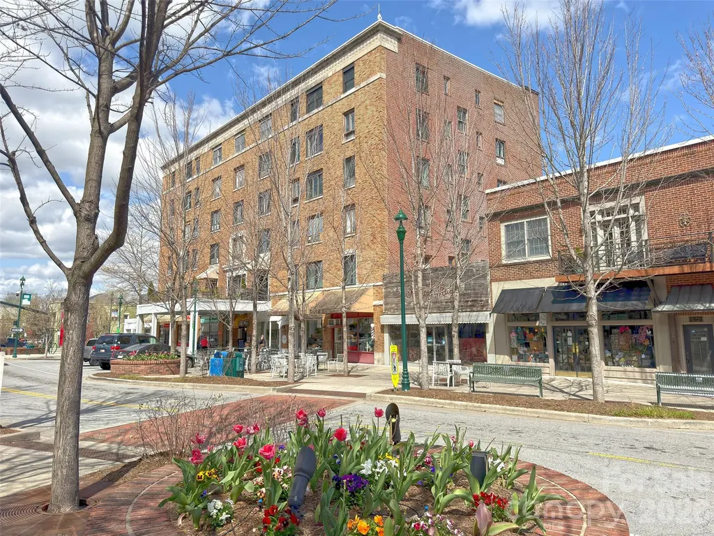 538 N Main Street Hendersonville NC 28792