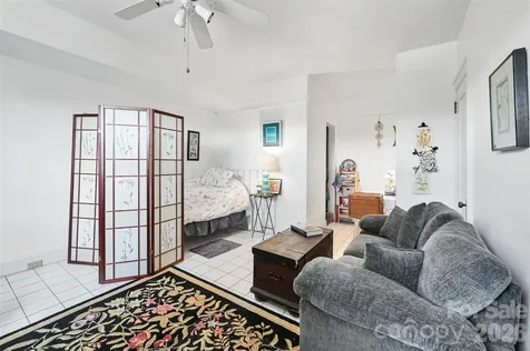 538 N Main Street Hendersonville NC 28792