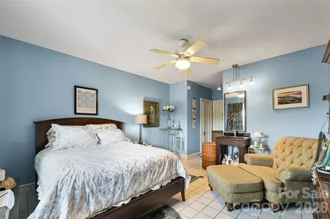 538 N Main Street Hendersonville NC 28792